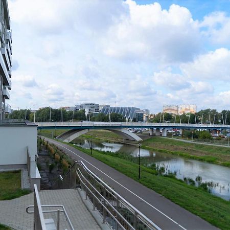Capital Towers - Apartament Green Z Widokiem Na Rzeke Rzeszow Bagian luar foto