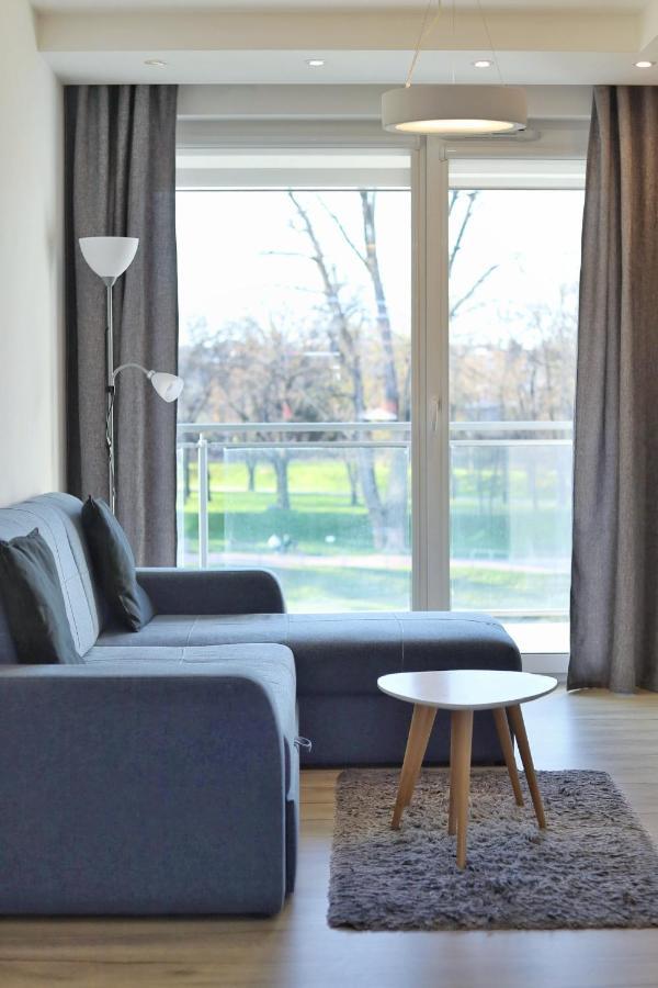 Capital Towers - Apartament Green Z Widokiem Na Rzeke Rzeszow Bagian luar foto