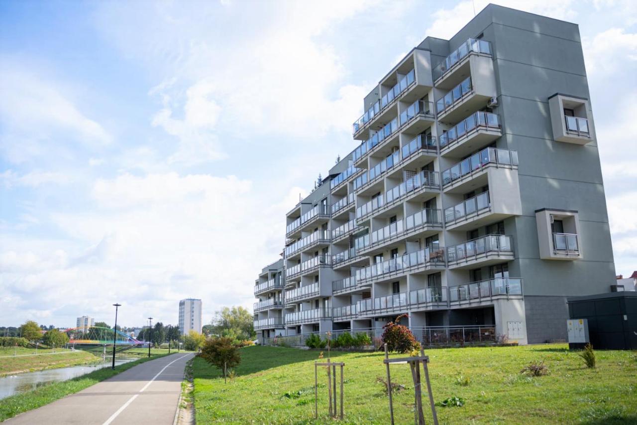 Capital Towers - Apartament Green Z Widokiem Na Rzeke Rzeszow Bagian luar foto