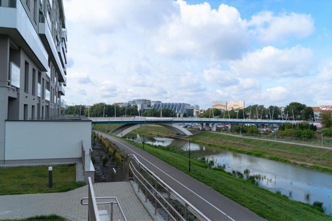 Capital Towers - Apartament Green Z Widokiem Na Rzeke Rzeszow Bagian luar foto