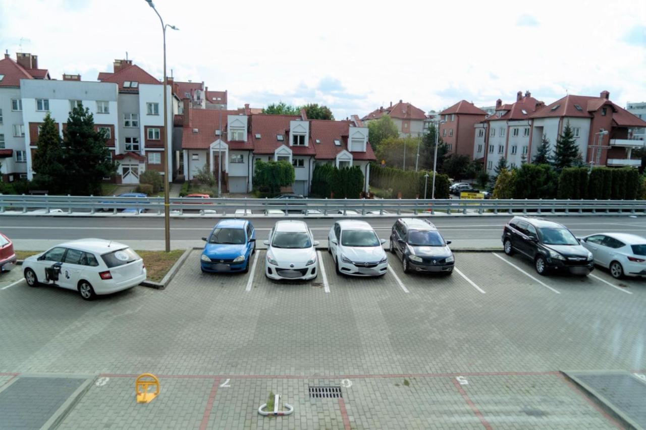 Capital Towers - Apartament Green Z Widokiem Na Rzeke Rzeszow Bagian luar foto
