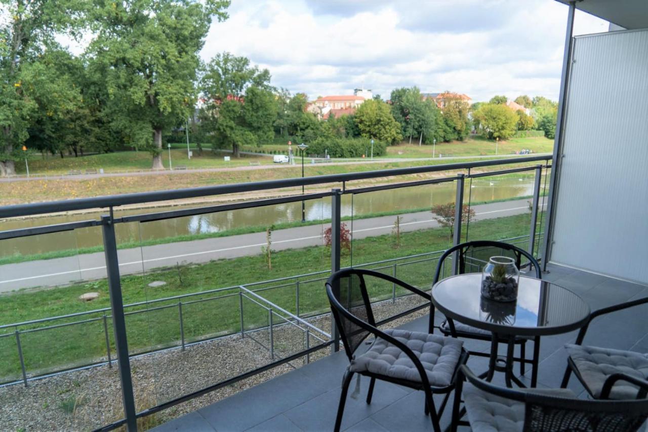 Capital Towers - Apartament Green Z Widokiem Na Rzeke Rzeszow Bagian luar foto